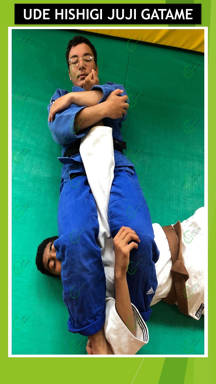 Ude Hishigi Juji Gatame